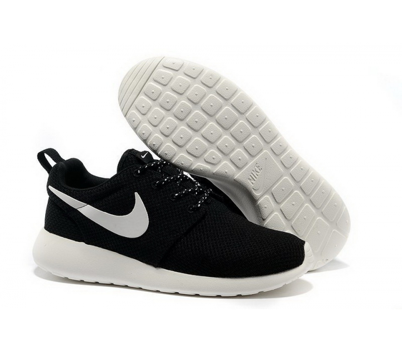 Nike Roshe Run Black White 