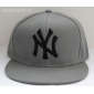 Серая бейсболка с прямым козырьком New York Snapback NY Gray Black Logo